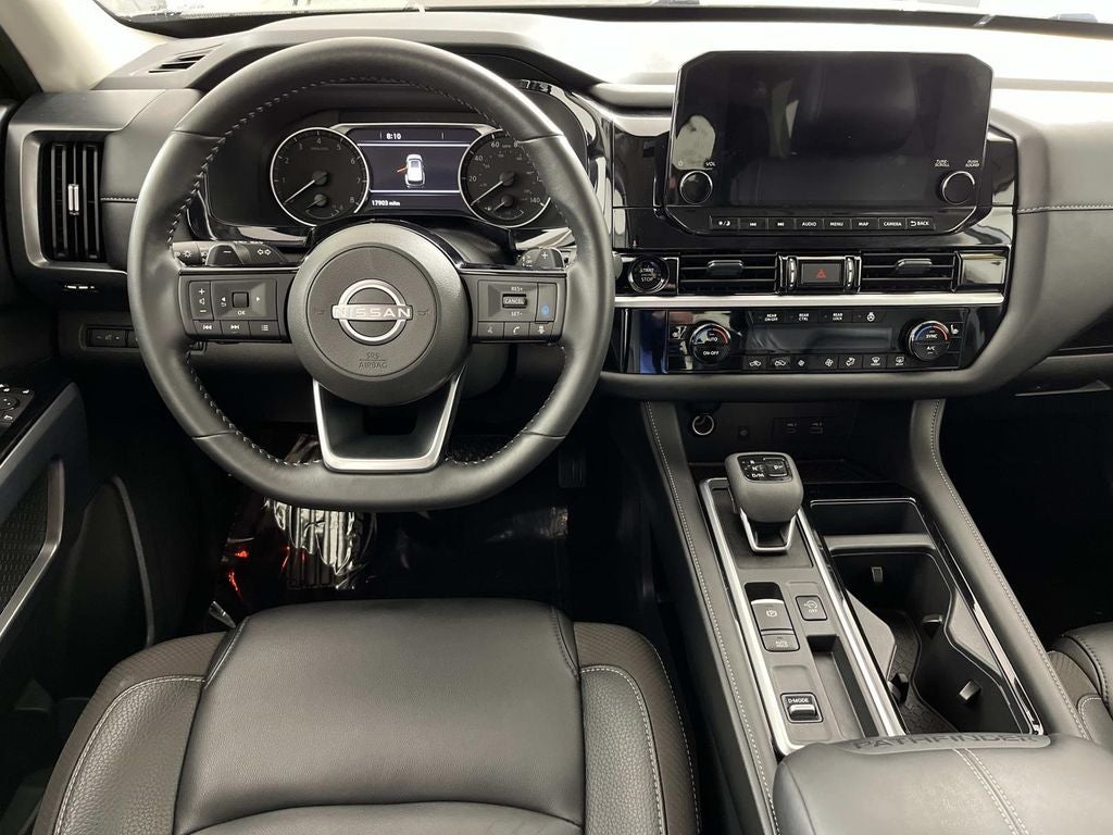 2025 Nissan Pathfinder SL