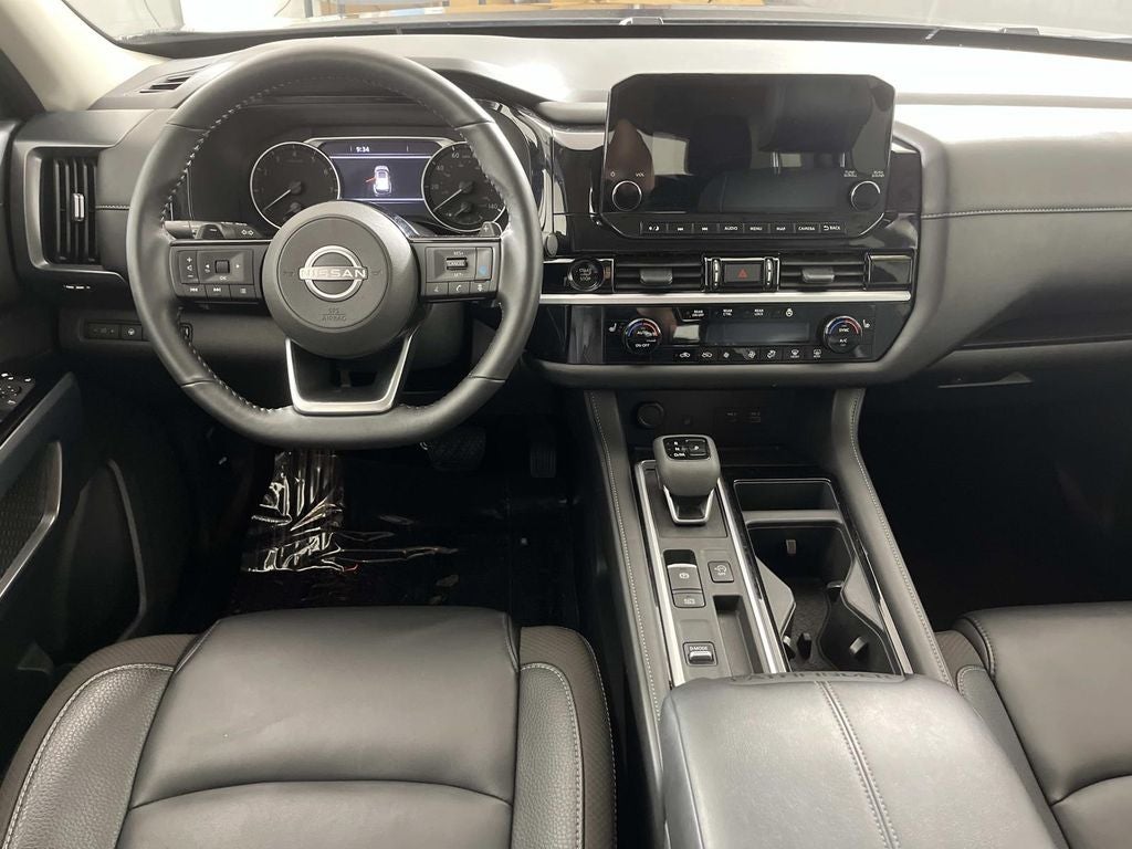 2025 Nissan Pathfinder SL