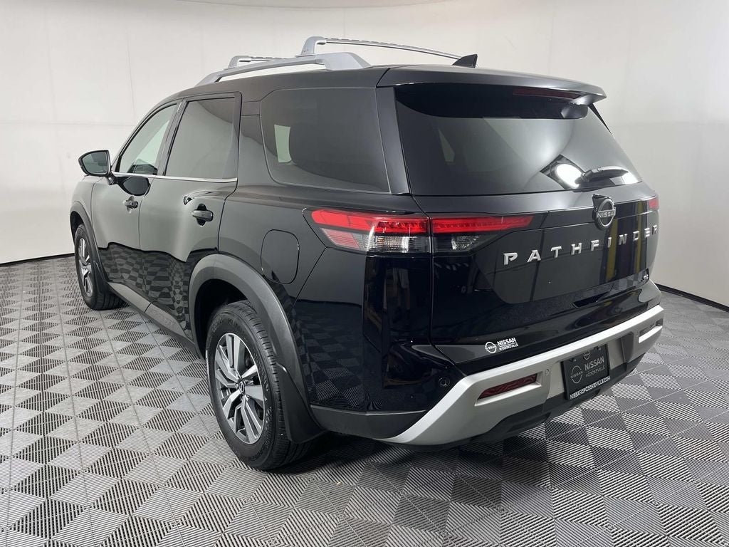 2025 Nissan Pathfinder SL