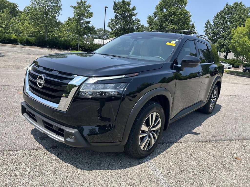 2024 Nissan Pathfinder SL