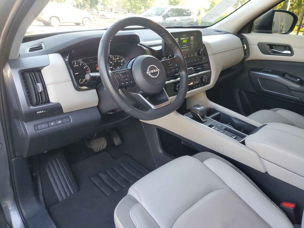 2023 Nissan Pathfinder SL