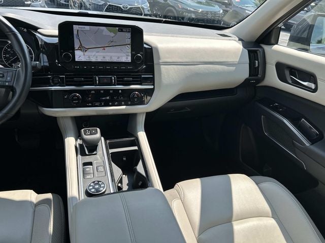 2025 Nissan Pathfinder SL
