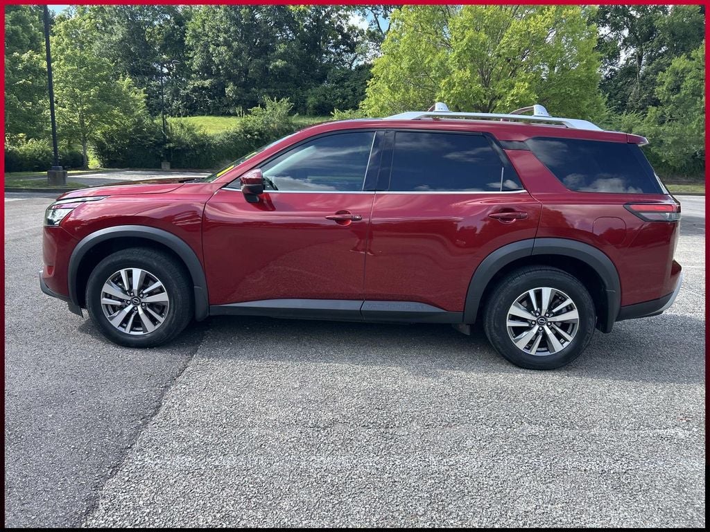 2023 Nissan Pathfinder SL