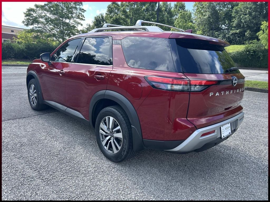 2023 Nissan Pathfinder SL