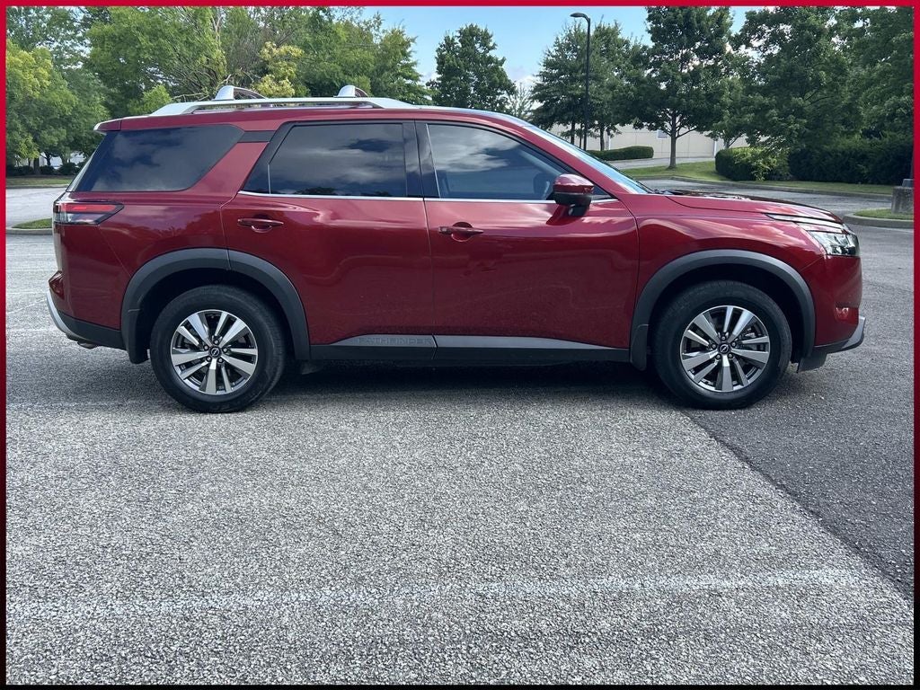 2023 Nissan Pathfinder SL
