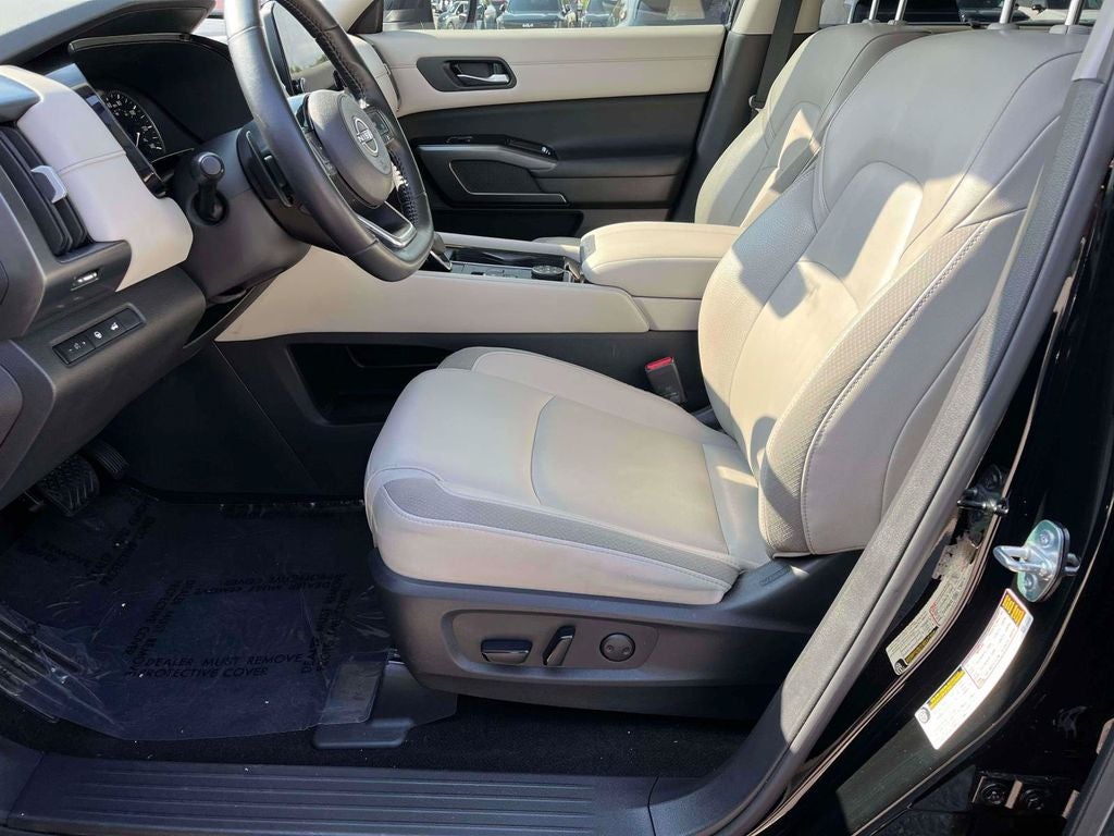 2023 Nissan Pathfinder SL