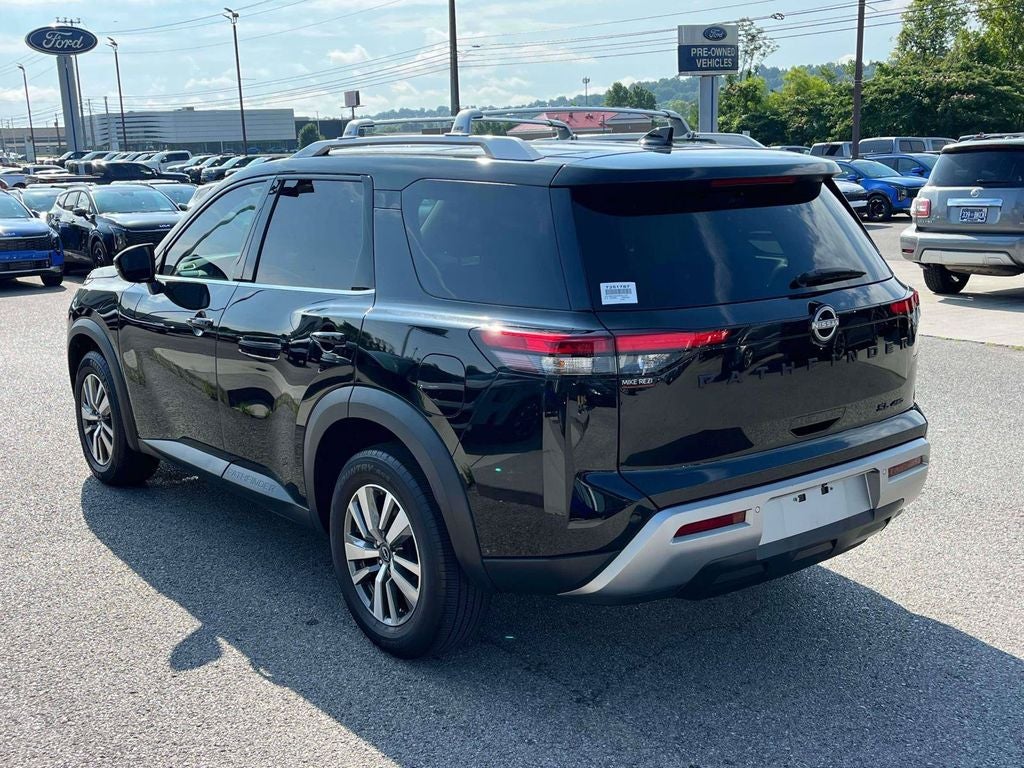 2023 Nissan Pathfinder SL