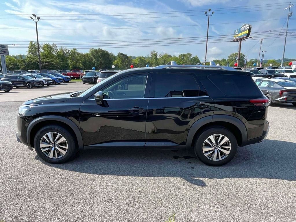 2023 Nissan Pathfinder SL