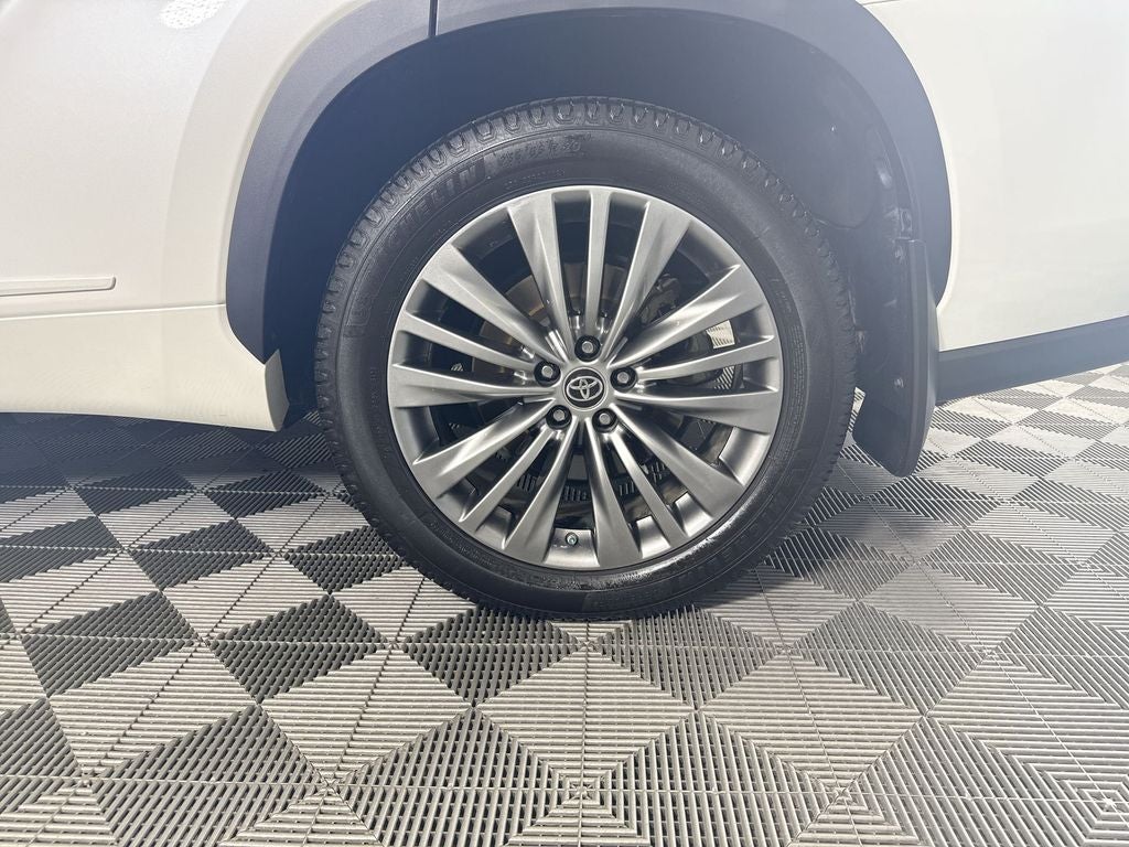 2021 Toyota Highlander Hybrid Platinum