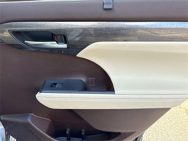 2020 Toyota Highlander Hybrid Platinum