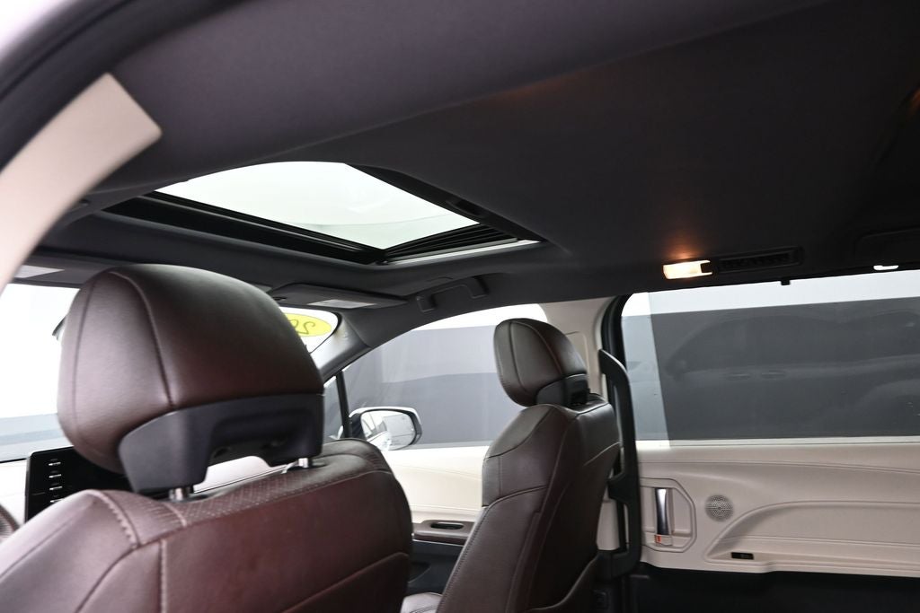 2021 Toyota Sienna Platinum 7 Passenger