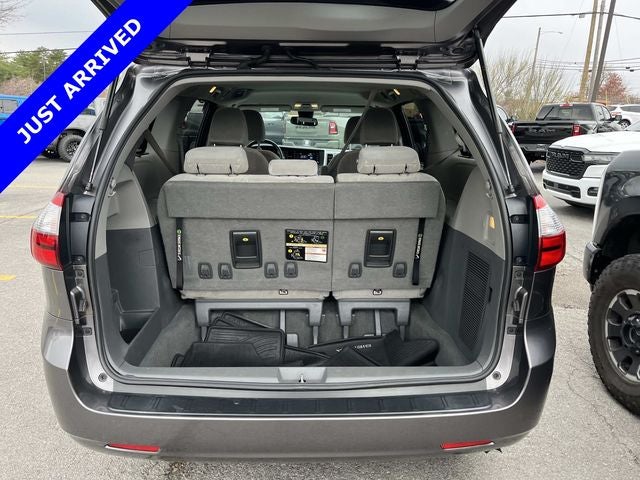 2020 Toyota Sienna LE 7 Passenger