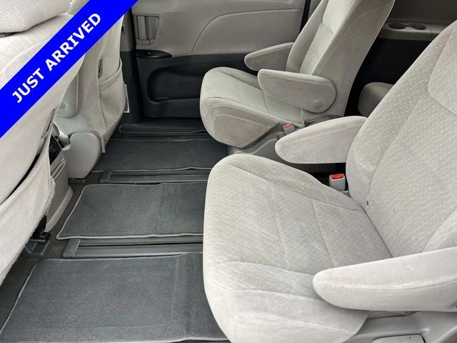 2020 Toyota Sienna LE 7 Passenger