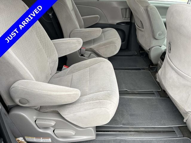 2020 Toyota Sienna LE 7 Passenger