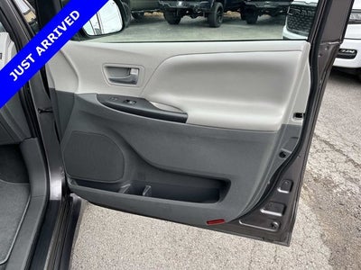 2020 Toyota Sienna LE 7 Passenger