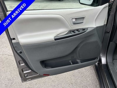 2020 Toyota Sienna LE 7 Passenger
