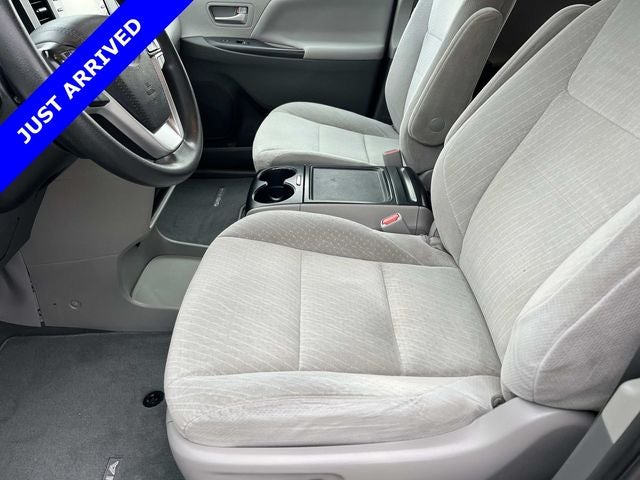 2020 Toyota Sienna LE 7 Passenger