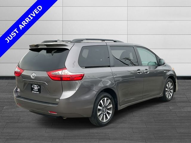 2020 Toyota Sienna LE 7 Passenger