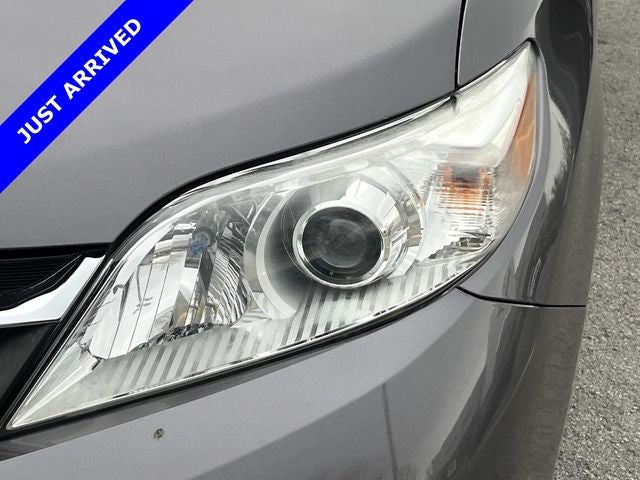 2020 Toyota Sienna LE 7 Passenger