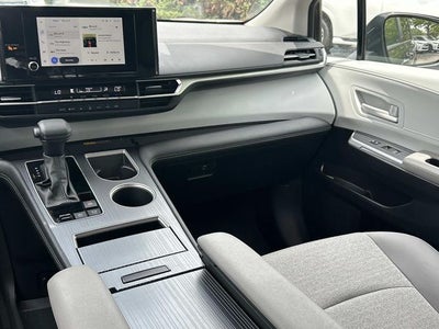 2026 Toyota Sienna LE 8 Passenger