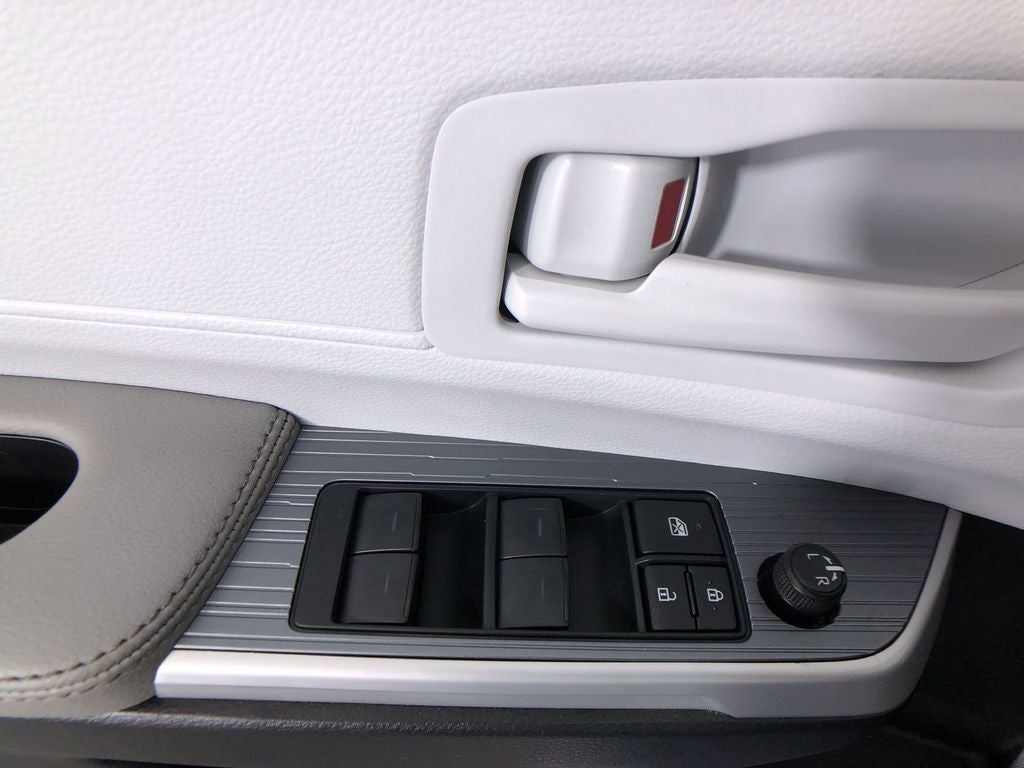 2026 Toyota Sienna LE 8 Passenger