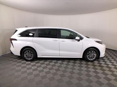 2026 Toyota Sienna LE 8 Passenger