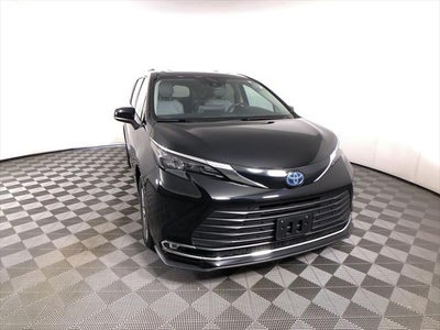 2024 Toyota Sienna XLE 8 Passenger