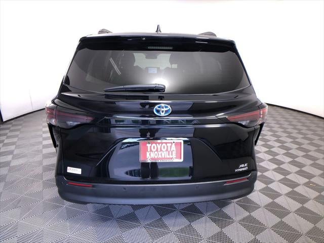 2024 Toyota Sienna XLE 8 Passenger