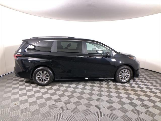 2024 Toyota Sienna XLE 8 Passenger