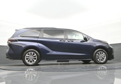 2026 Toyota Sienna XLE 8 Passenger