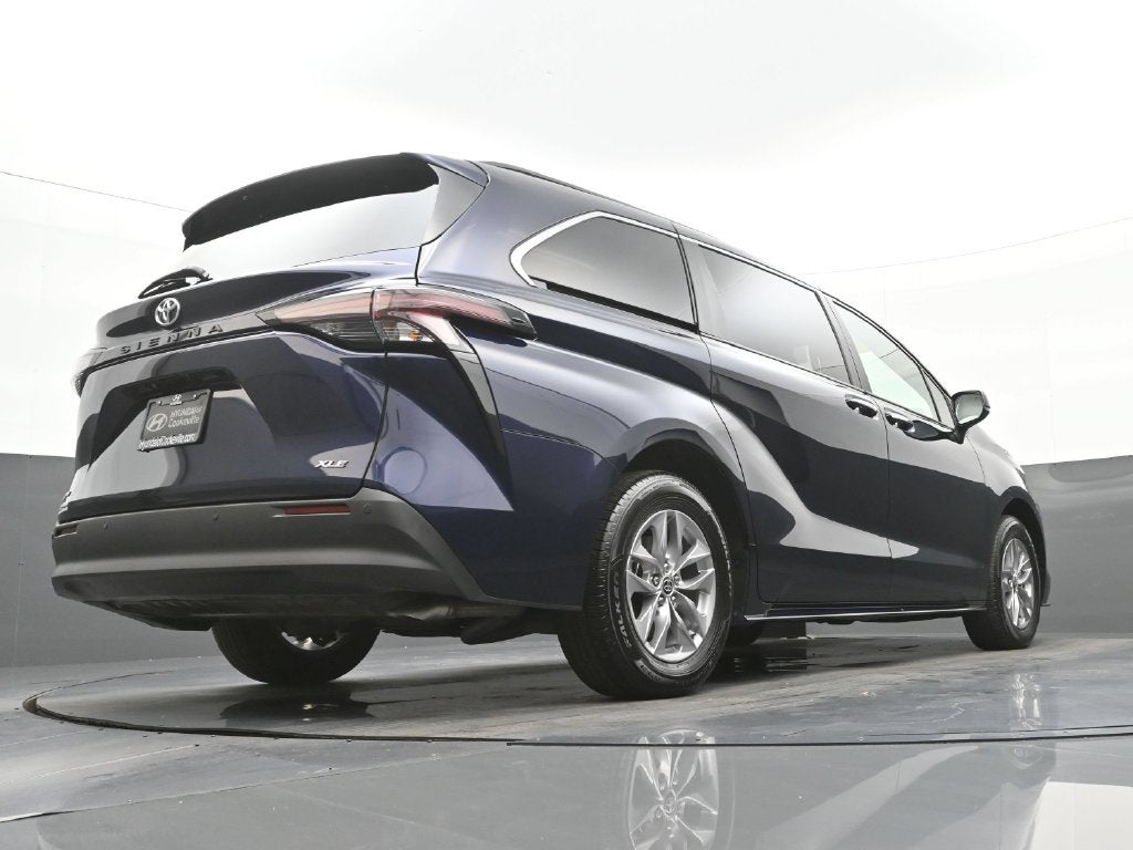 2026 Toyota Sienna XLE 8 Passenger