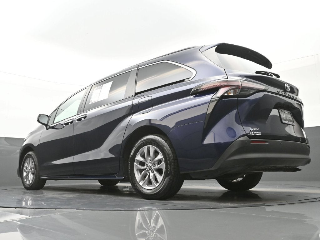 2026 Toyota Sienna XLE 8 Passenger