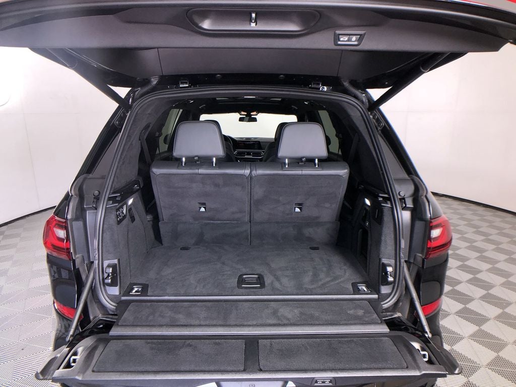 2021 BMW X7 M50i