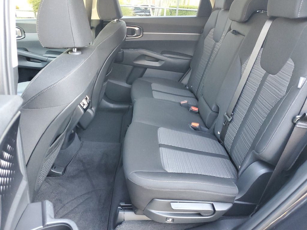 2025 Kia Sorento LX