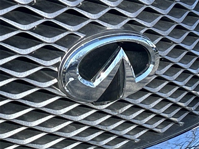 2023 INFINITI QX80 LUXE