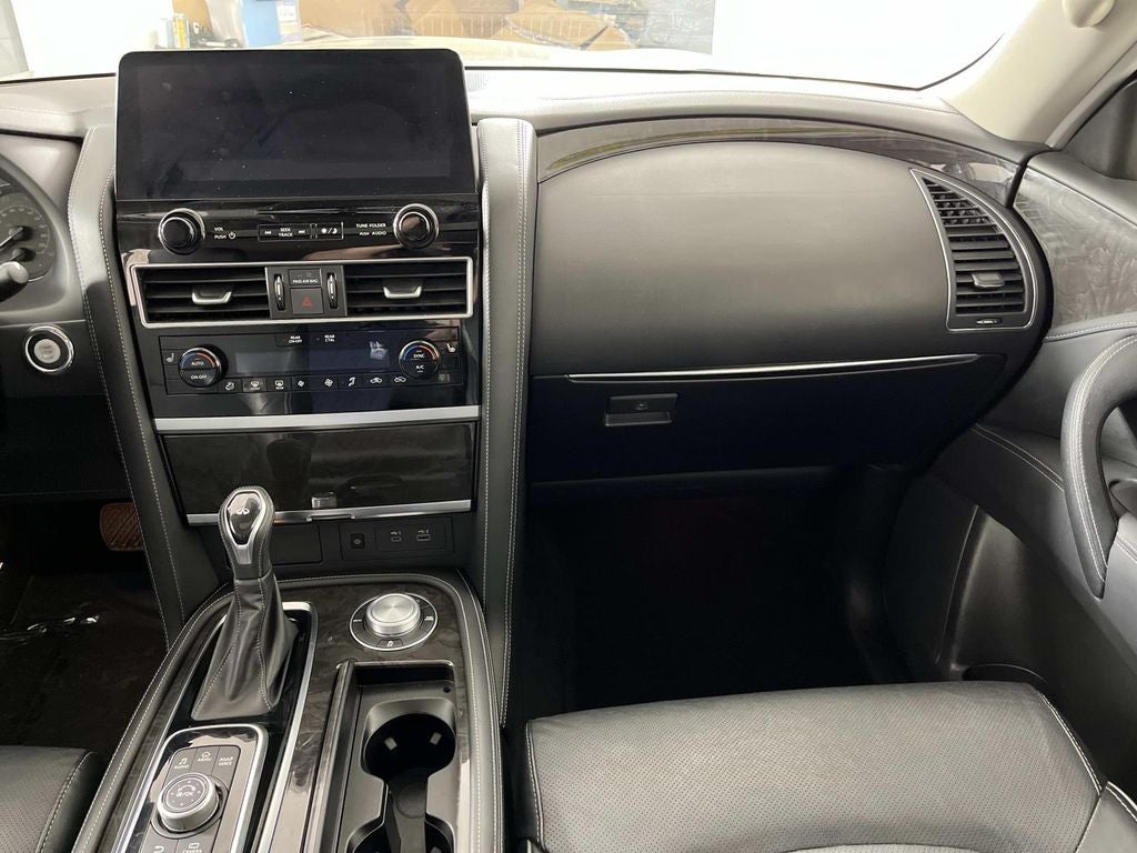 2024 INFINITI QX80 LUXE