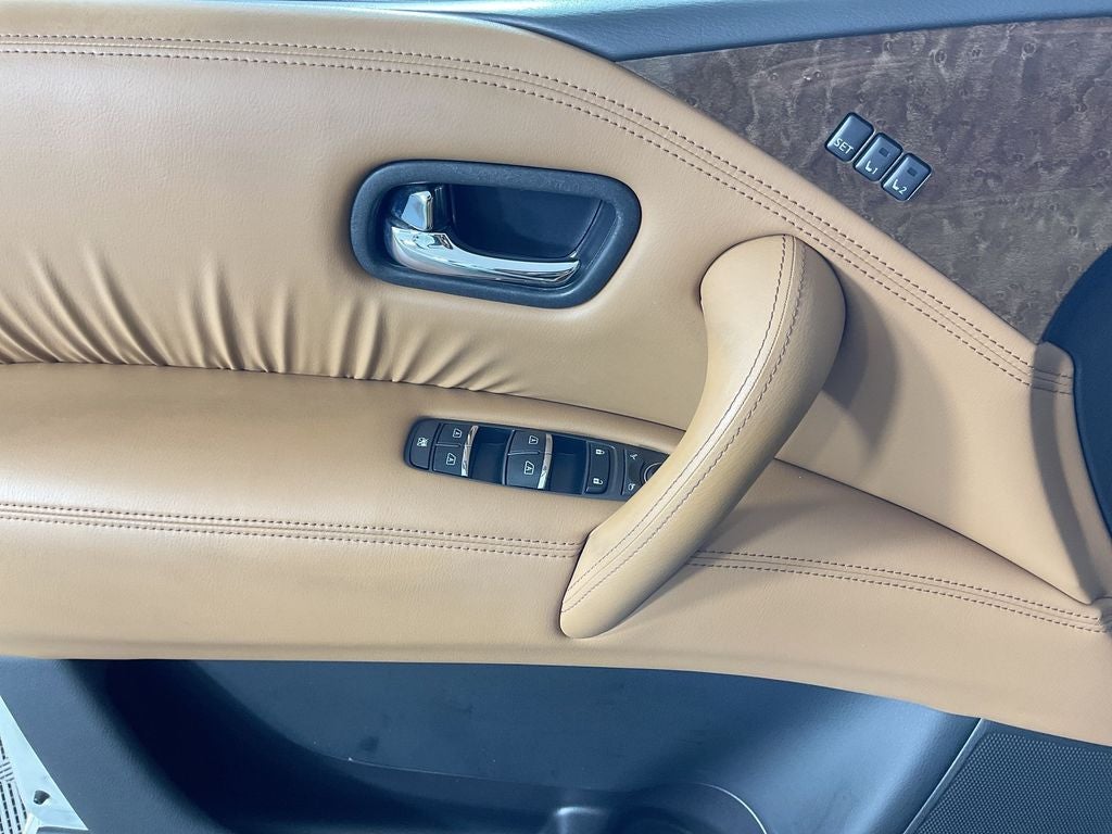 2016 INFINITI QX80 Signature