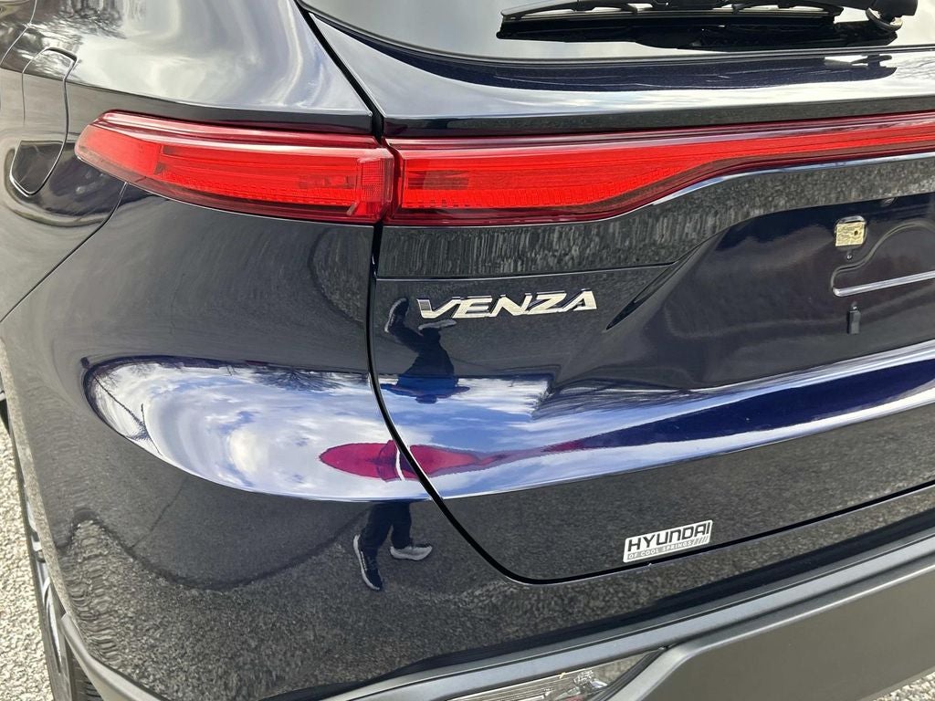 2023 Toyota Venza LE