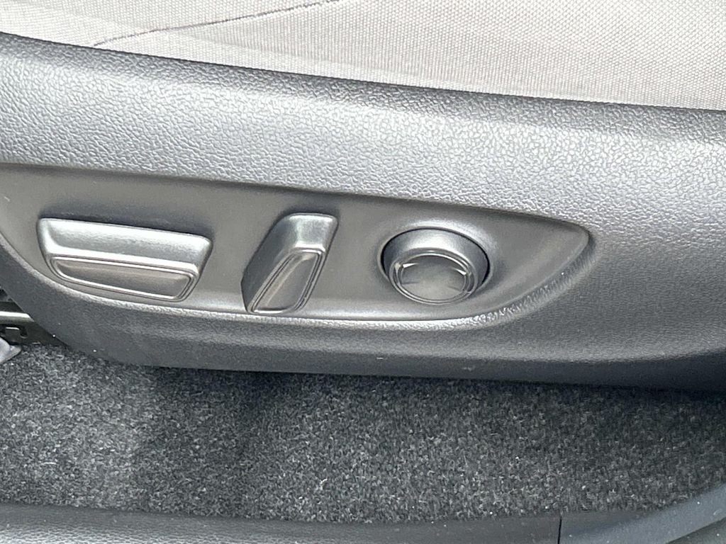 2023 Toyota Venza LE