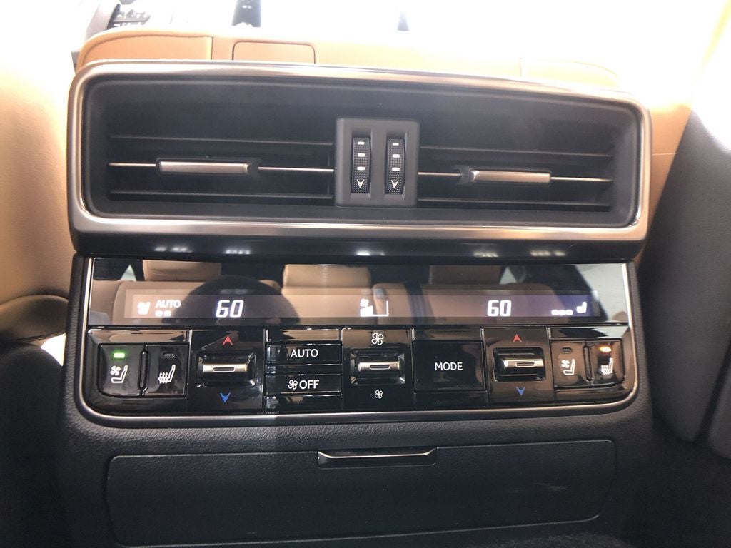2025 Lexus LX 700h Luxury