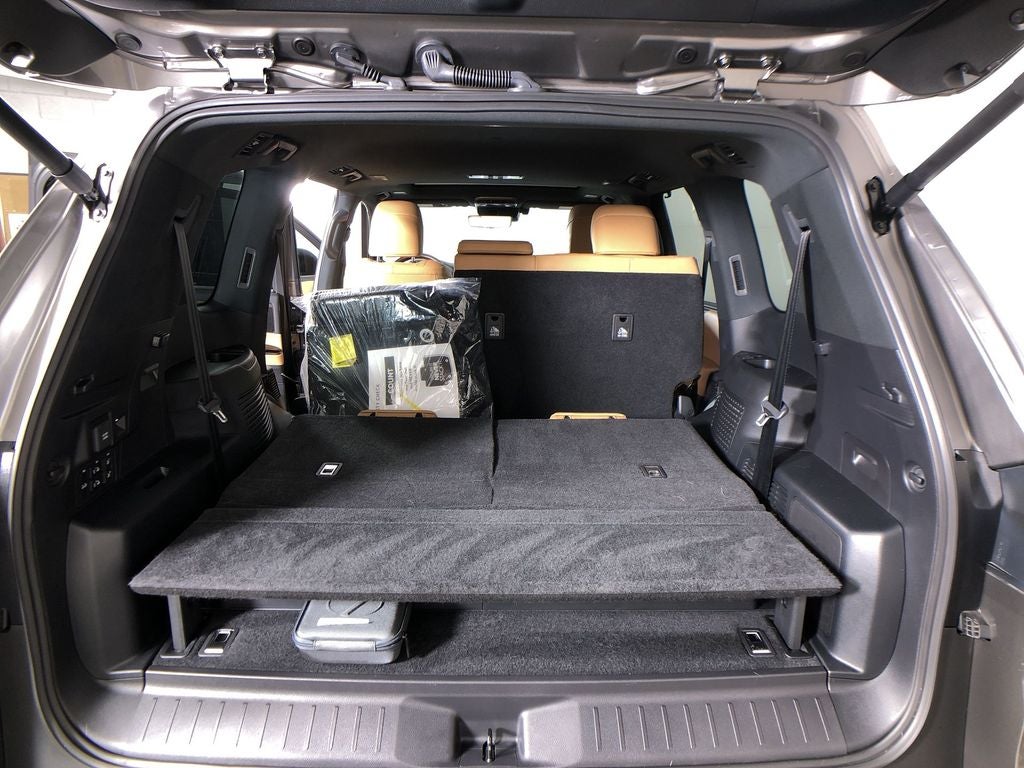2025 Lexus LX 700h Luxury