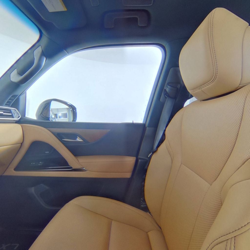 2025 Lexus LX 700h Luxury