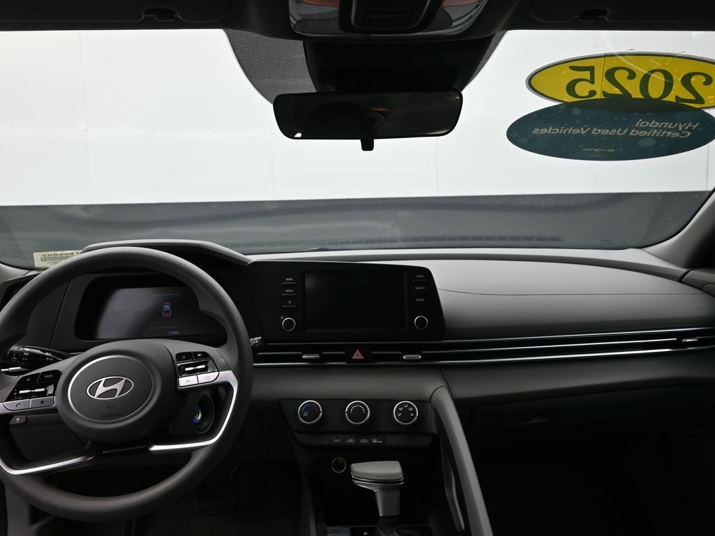 2025 Hyundai Elantra SE