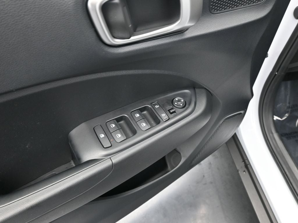 2025 Hyundai Venue SE