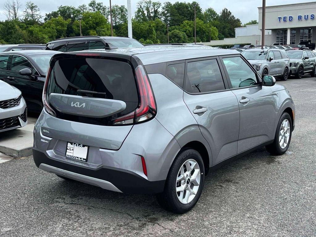 2025 Kia Soul Base