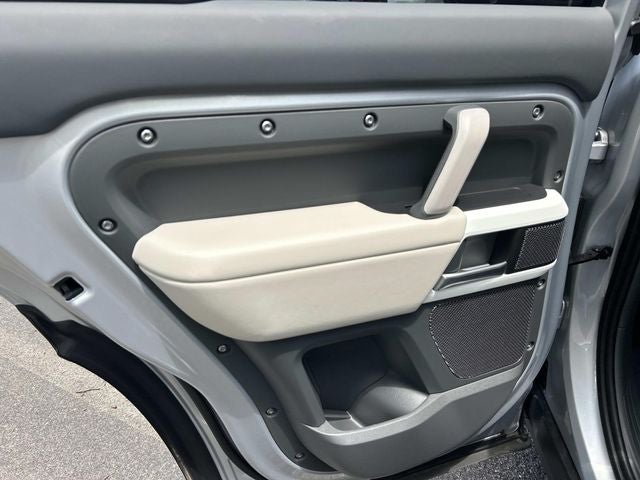 2024 Land Rover Defender 110 SE