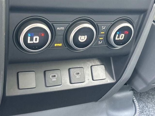 2024 Land Rover Defender 110 SE