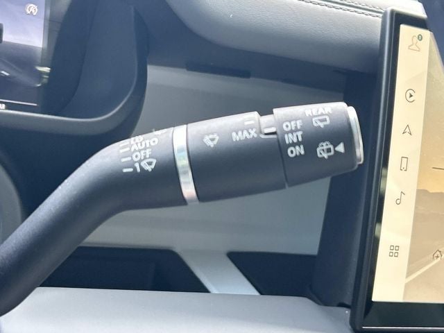 2024 Land Rover Defender 110 SE