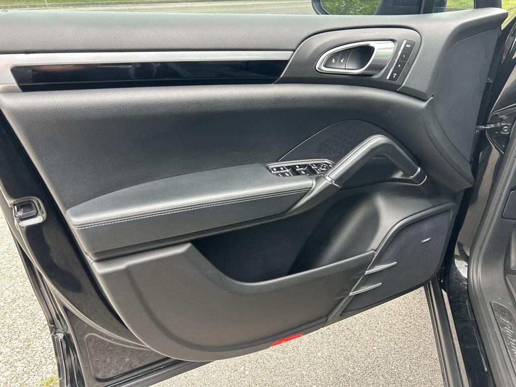 2014 Porsche Cayenne Platinum Edition