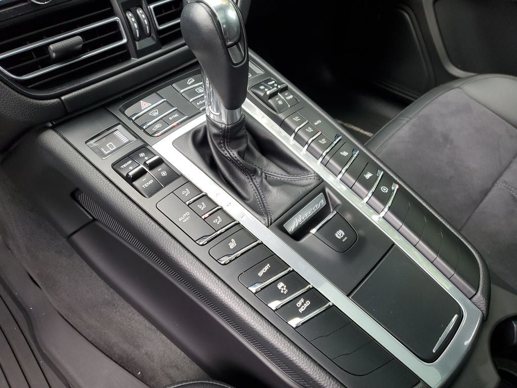 2021 Porsche Macan Base